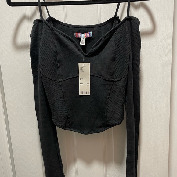 UO Francesca Off-The-Shoulder Long Sleeve Tee - Picture 2 of 4